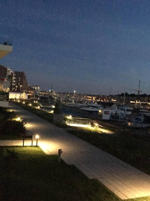 Bo Med Stil Og Udsigt Til Aarhus Lystbadehavn Apartment Ngoại thất bức ảnh